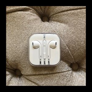 NEW! iPhone Corded Headphones with Case